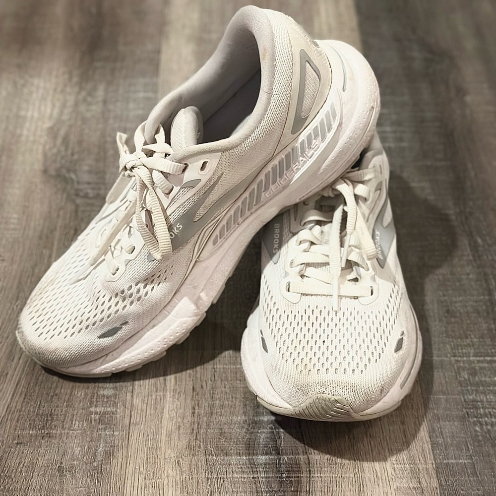 Brooks White Athletic Shoes with Cushioned Midsole and Mesh Upper